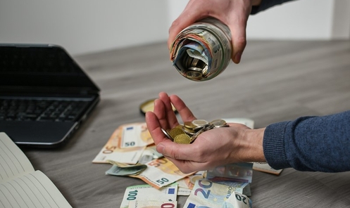 Schadevergoeding van bv op privérekening is afkoop pensioen